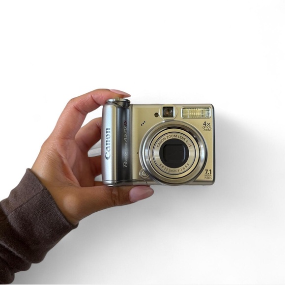 Canon PowerShot A570 IS digital camera - Picture 2 of 6